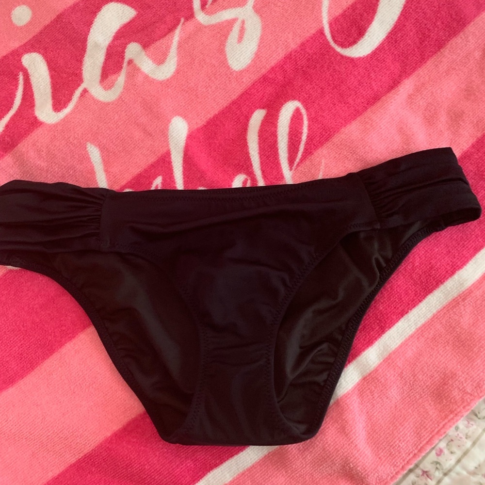 Victoria’s Secret knockout bikini bottoms new! - Picture 2 of 4
